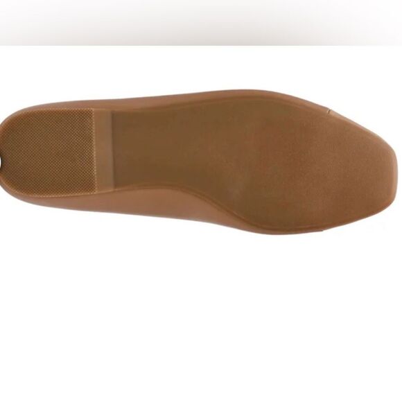Brand new in box! DV by Dolce Vita Women's Ballet Flat Tan color - Picture 6 of 6